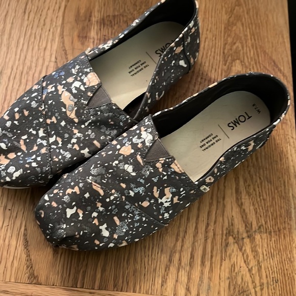 Toms Classic Canvas Slip-On Shoe - Picture 1 of 6